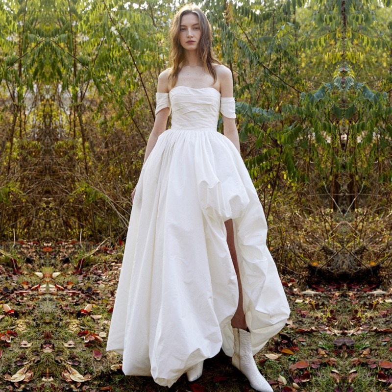 Photography Natural Lighting - Abito da Sposa Semplice Monospalla Senza